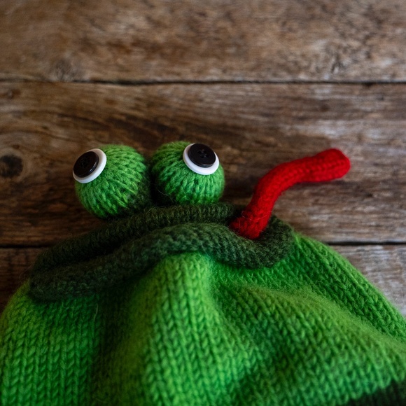 Knitwits Wool Frog Hat - Picture 3 of 4
